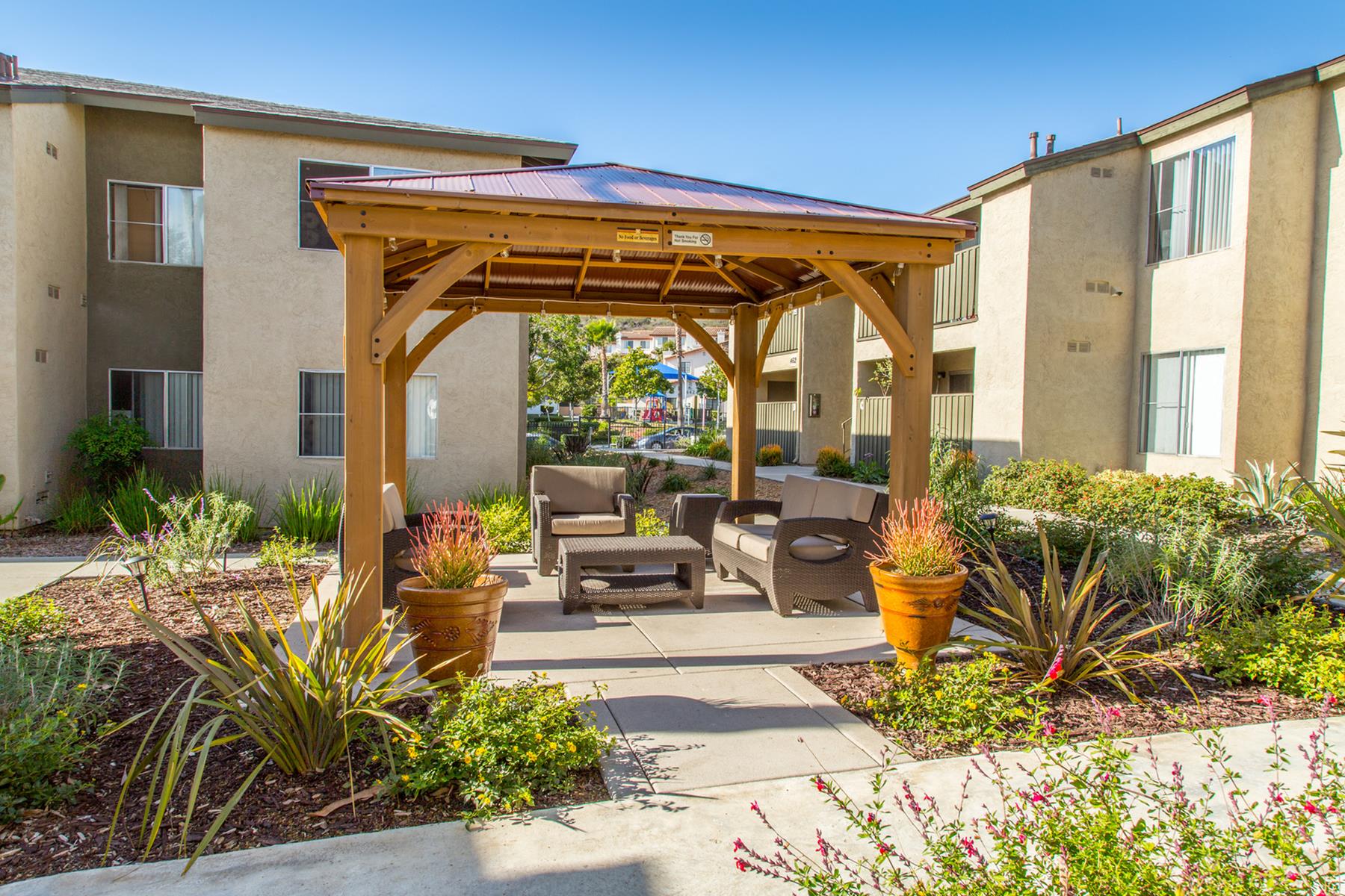 Whispering Oaks Outdoor Seating